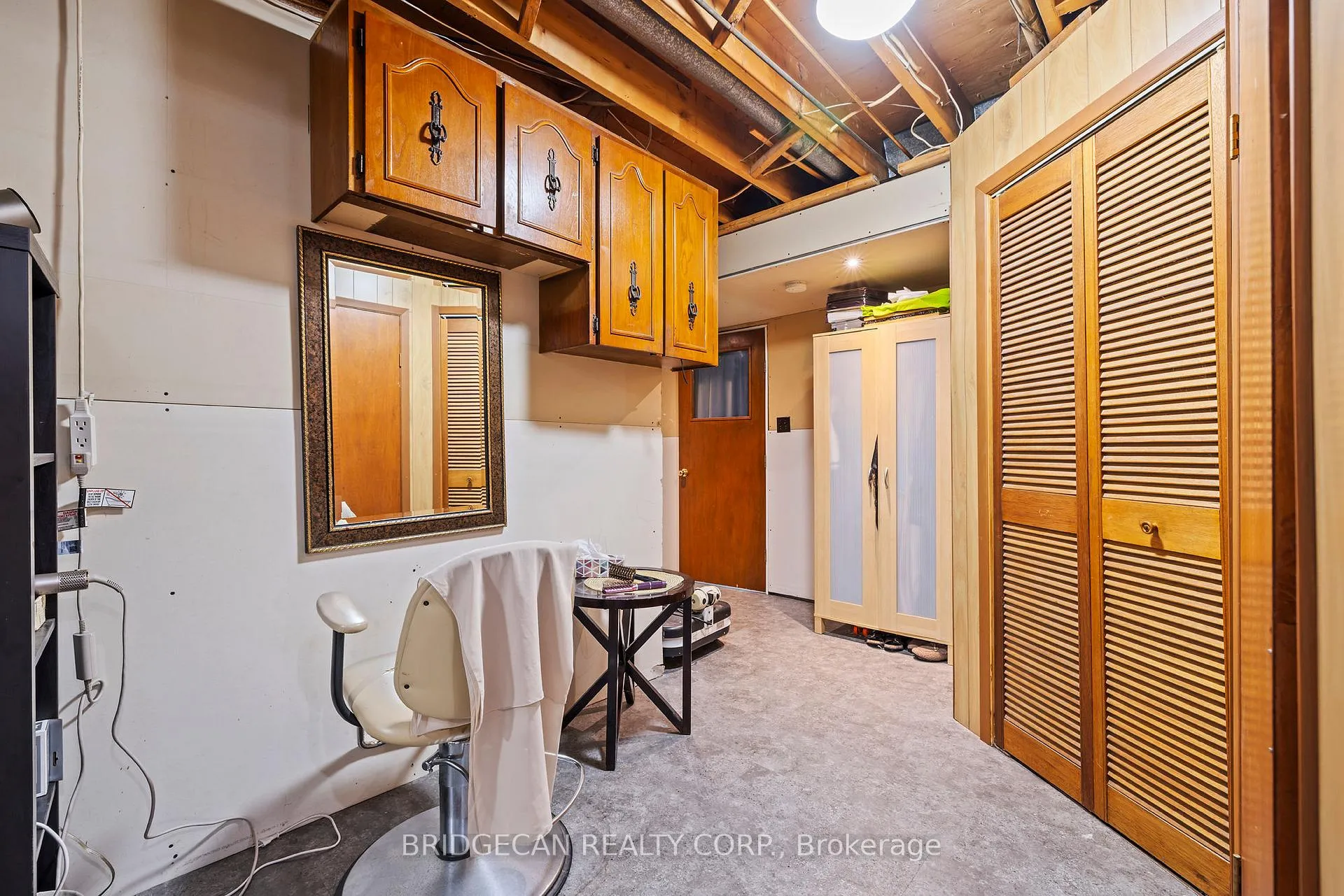 Photo 34 of 490 Queen Victoria Drive, Hamilton, Quinndale — HOMEH