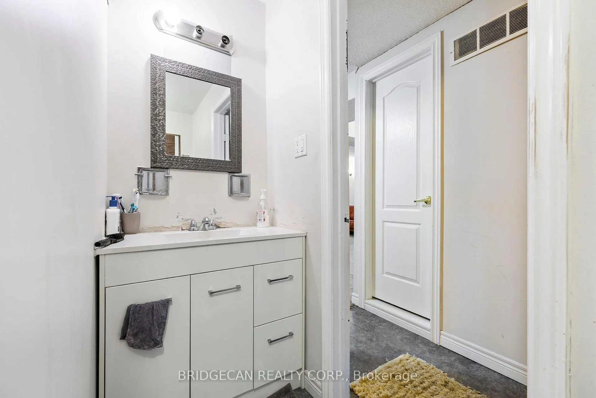 Photo 37 of 490 Queen Victoria Drive, Hamilton, Quinndale — HOMEH