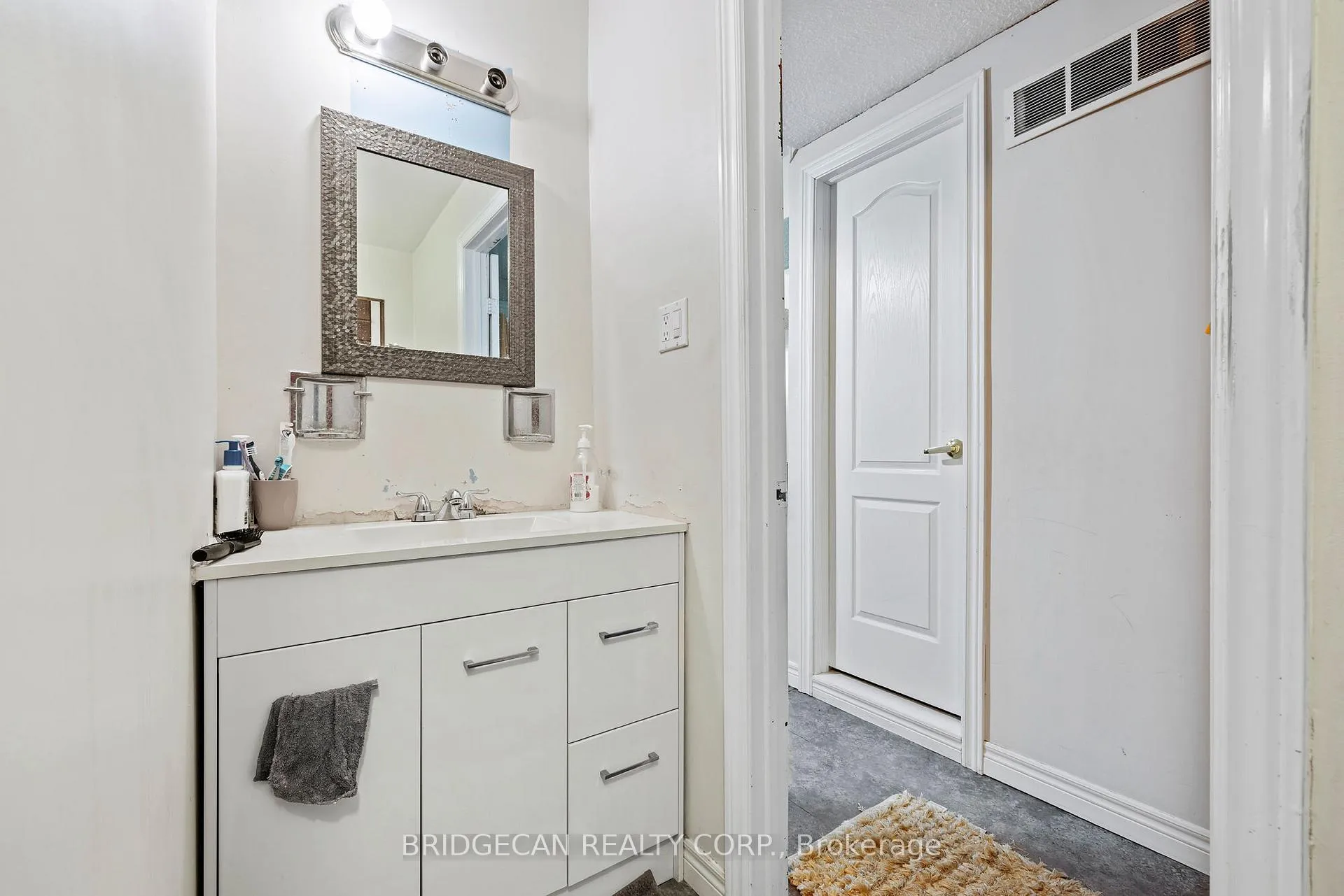 Photo 38 of 490 Queen Victoria Drive, Hamilton, Quinndale — HOMEH