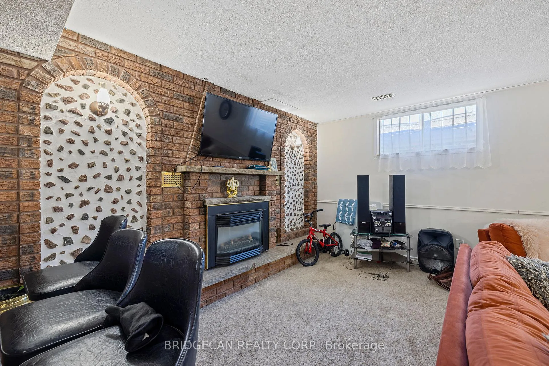 Photo 42 of 490 Queen Victoria Drive, Hamilton, Quinndale — HOMEH