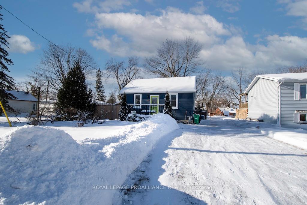 Photo 2 of 955 Ford Street, Peterborough, Otonabee Ward 1 — HOMEH