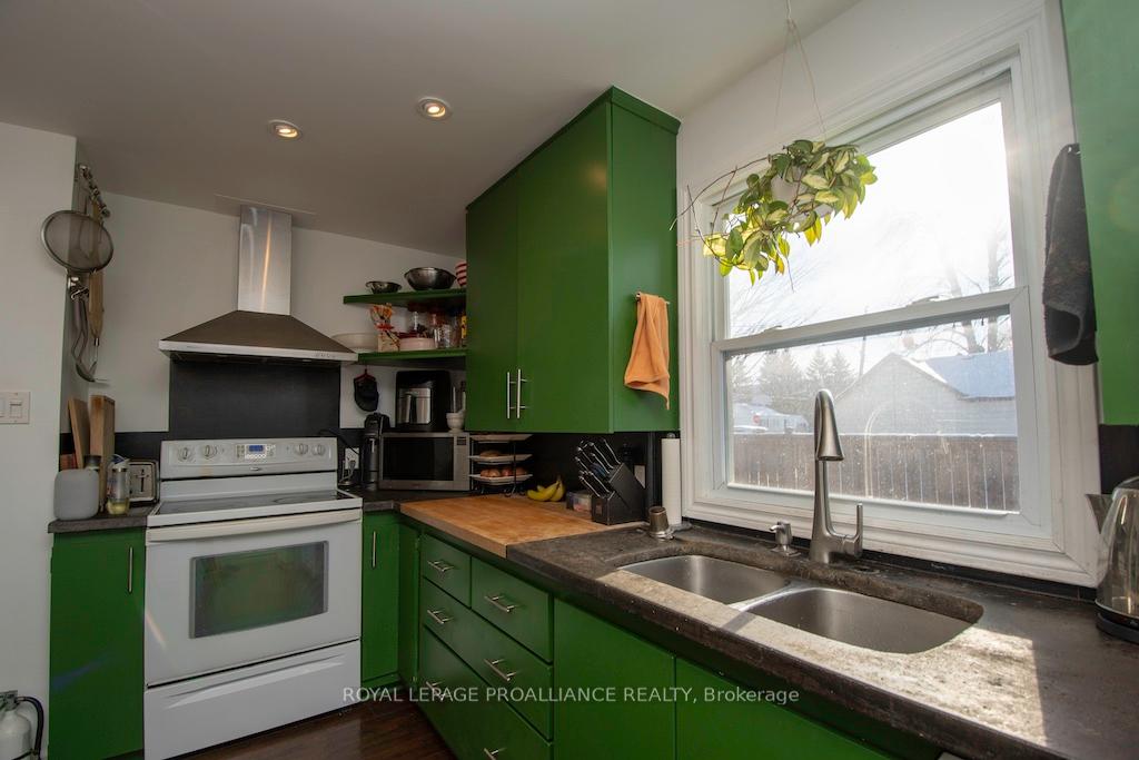 Photo 13 of 955 Ford Street, Peterborough, Otonabee Ward 1 — HOMEH
