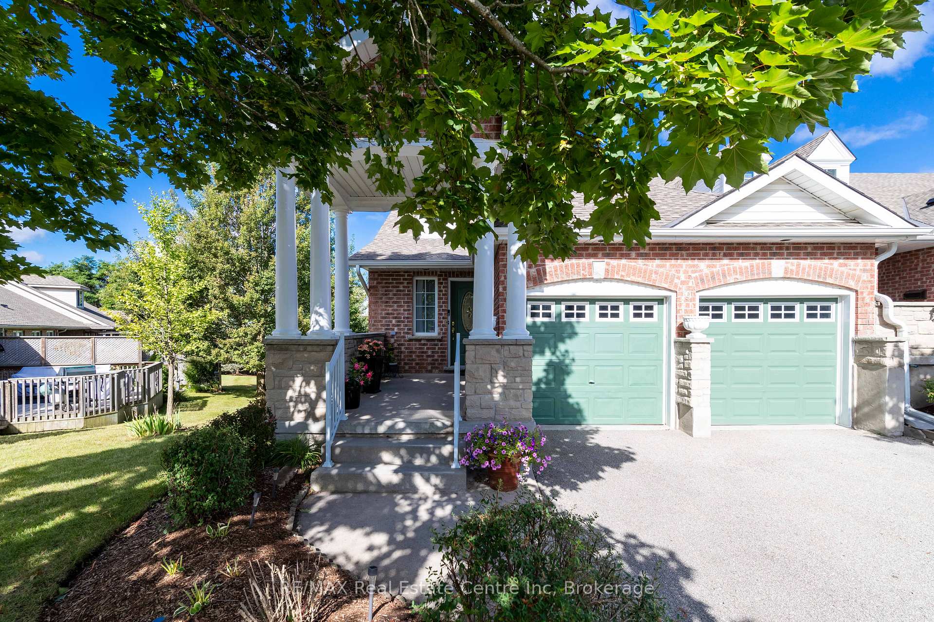 Photo 3 of 19 Terraview Crescent, Guelph, Kortright West — HOMEH