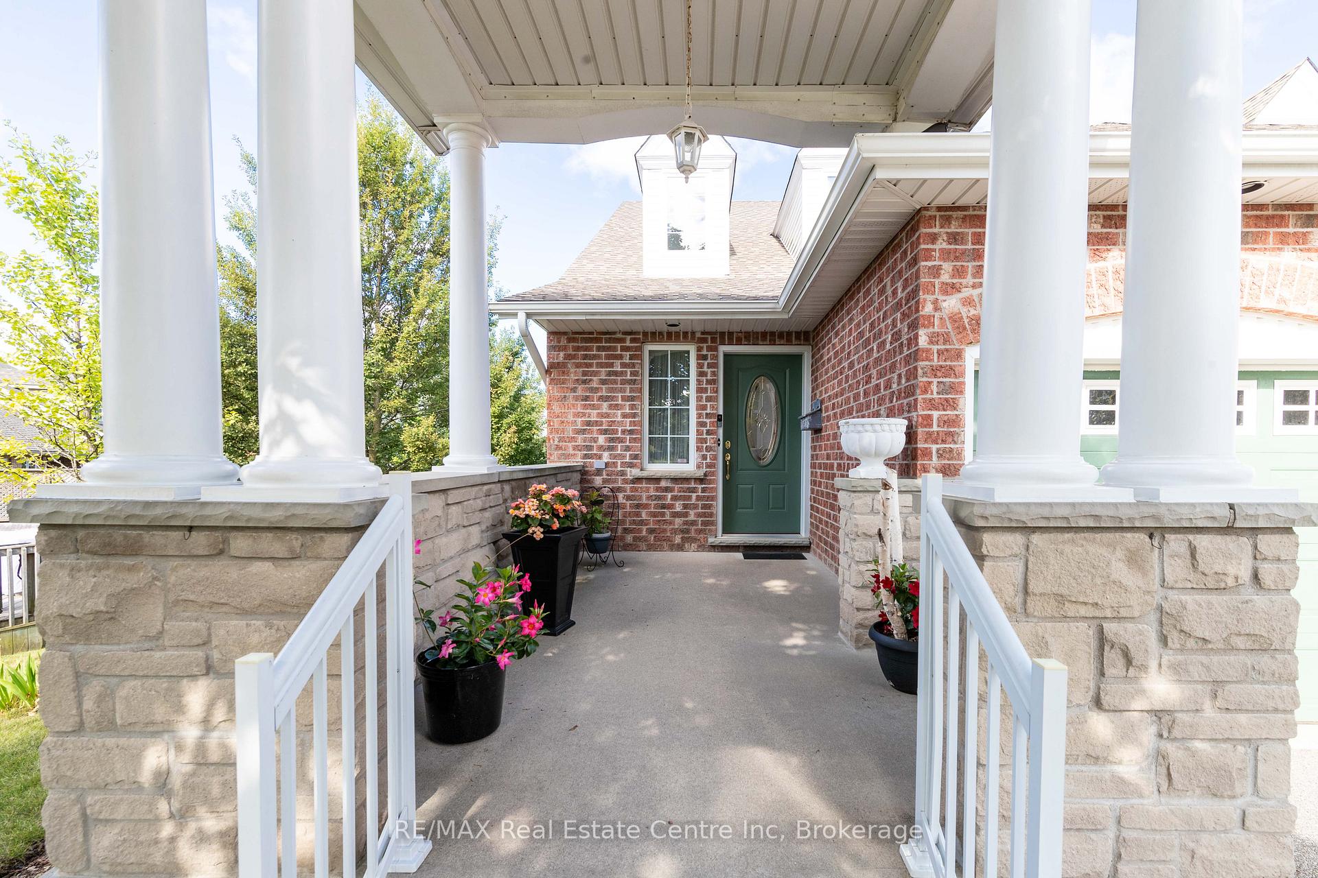 Photo 4 of 19 Terraview Crescent, Guelph, Kortright West — HOMEH