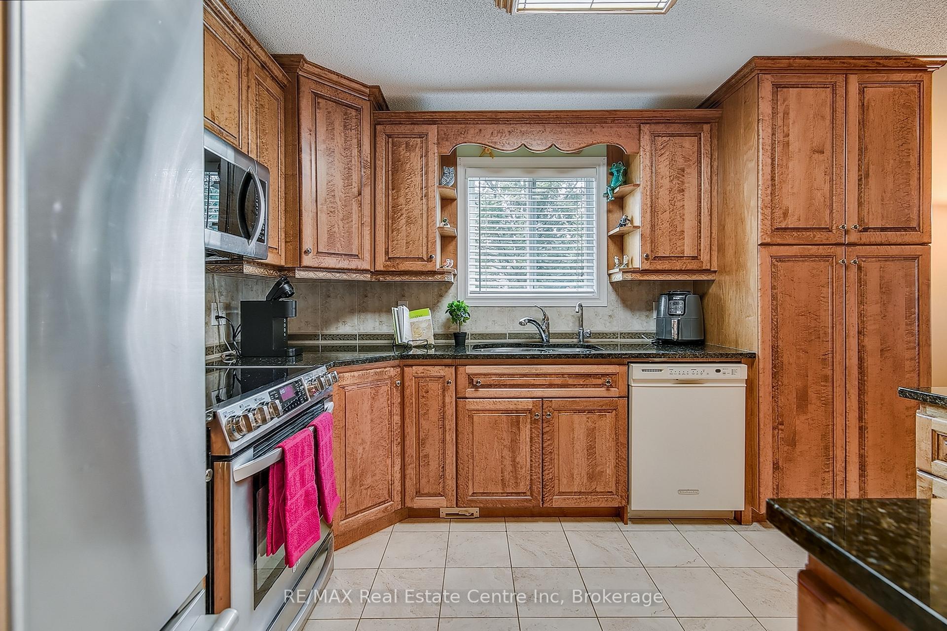 Photo 10 of 19 Terraview Crescent, Guelph, Kortright West — HOMEH