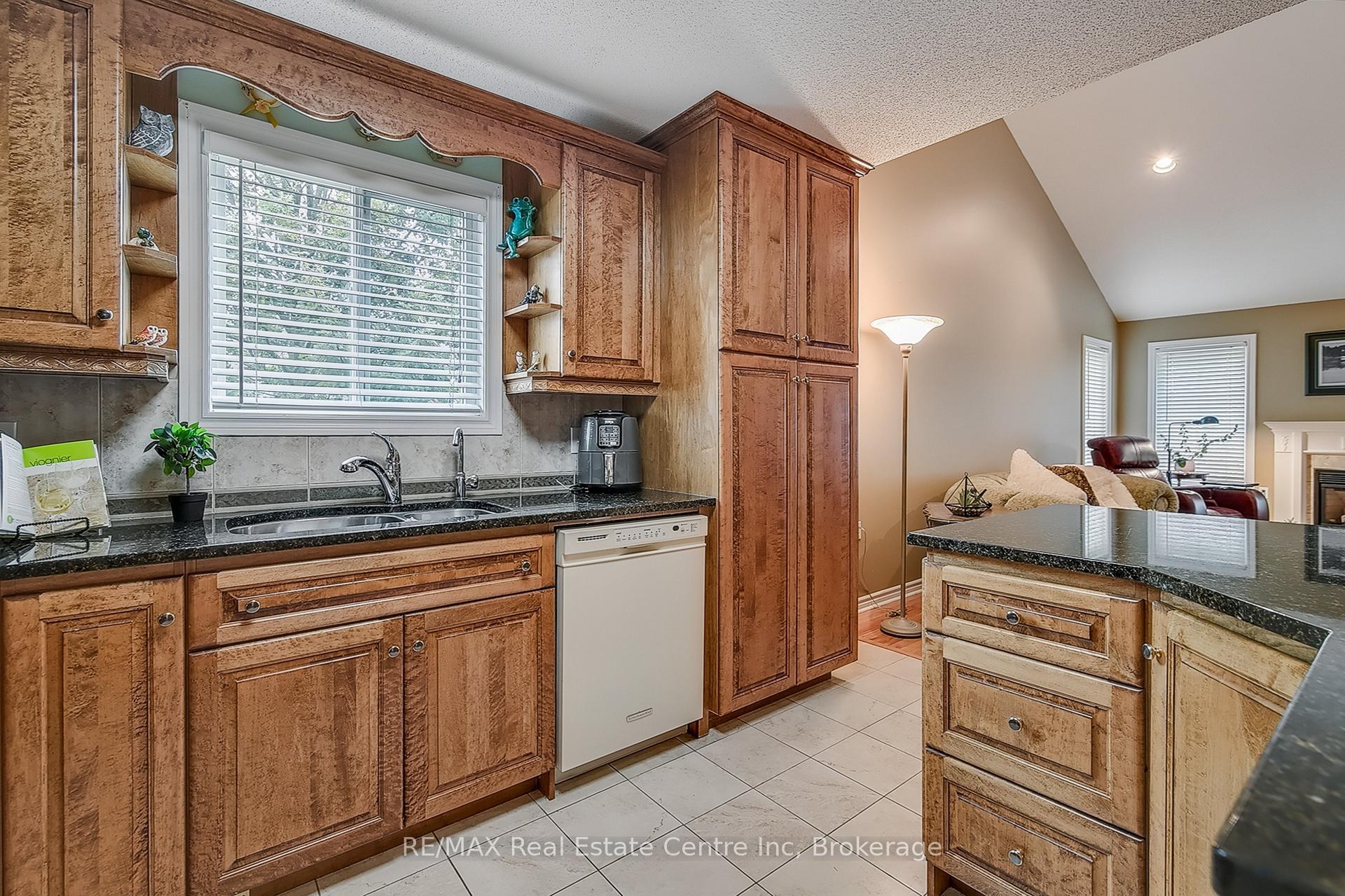 Photo 11 of 19 Terraview Crescent, Guelph, Kortright West — HOMEH