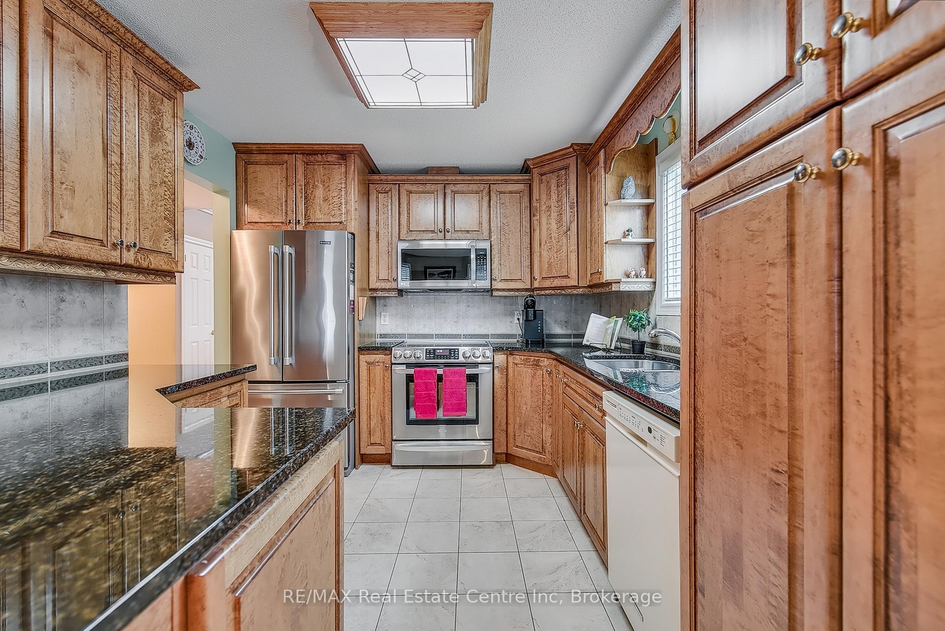 Photo 12 of 19 Terraview Crescent, Guelph, Kortright West — HOMEH
