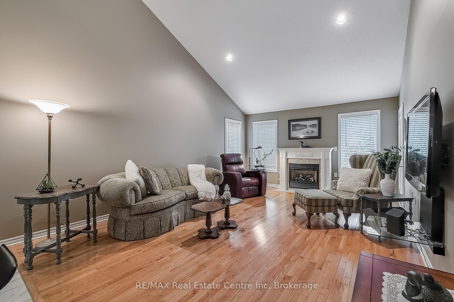 Photo 14 of 19 Terraview Crescent, Guelph, Kortright West — HOMEH
