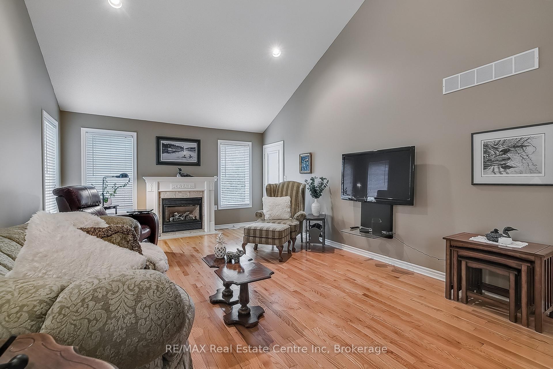 Photo 15 of 19 Terraview Crescent, Guelph, Kortright West — HOMEH