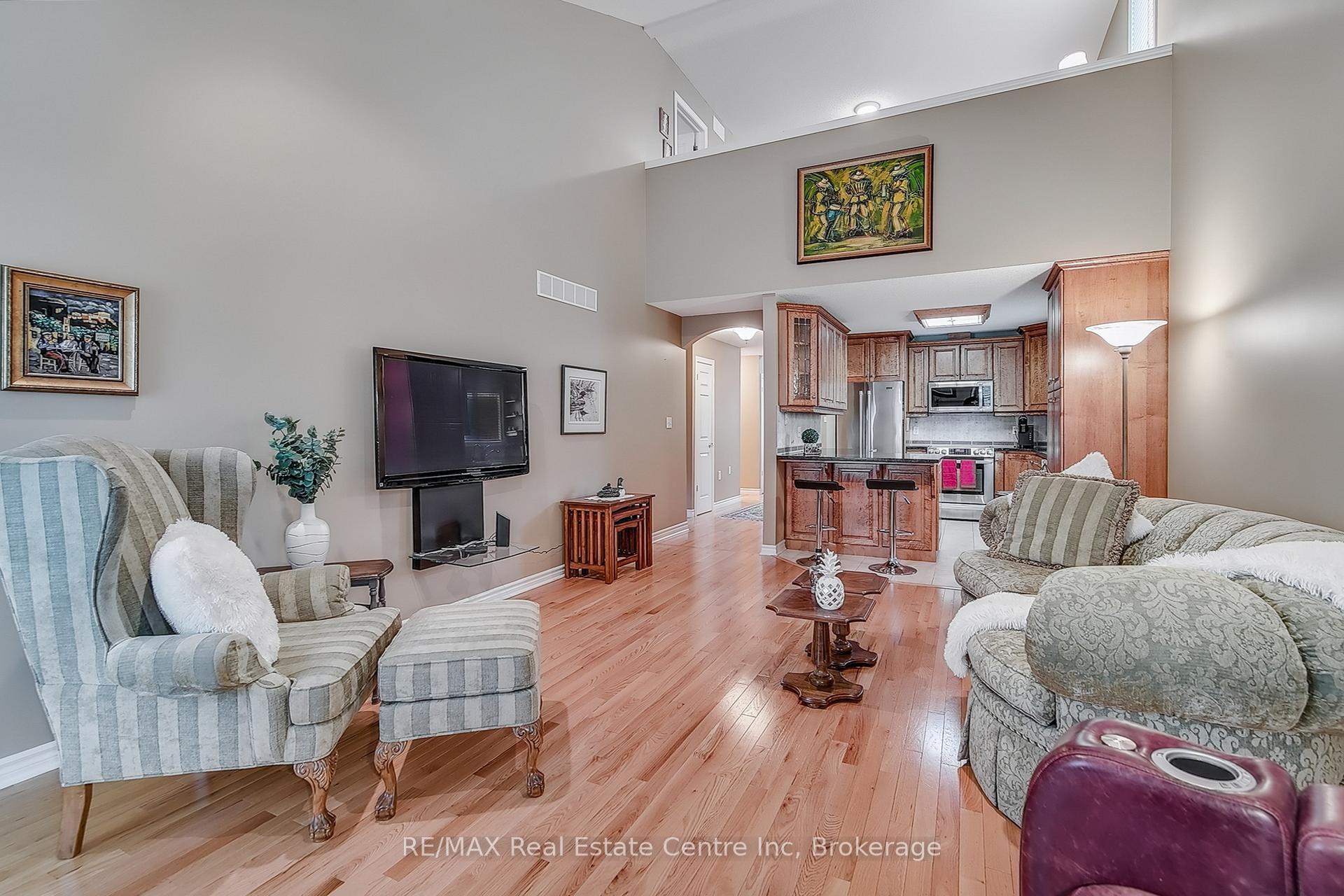 Photo 16 of 19 Terraview Crescent, Guelph, Kortright West — HOMEH