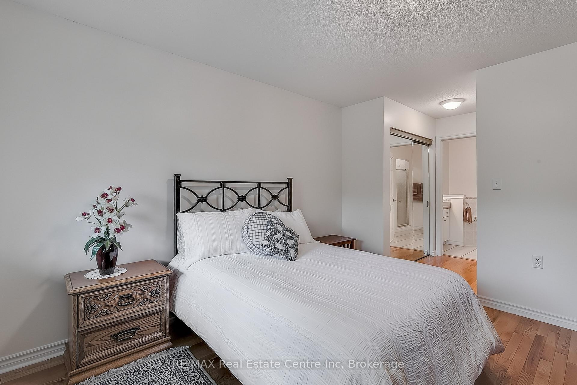 Photo 18 of 19 Terraview Crescent, Guelph, Kortright West — HOMEH