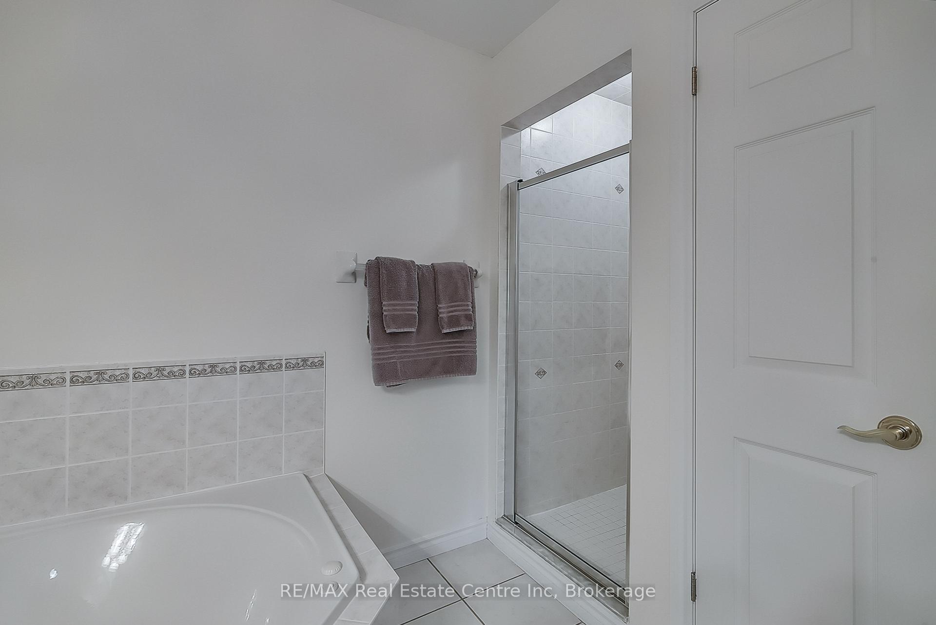 Photo 21 of 19 Terraview Crescent, Guelph, Kortright West — HOMEH