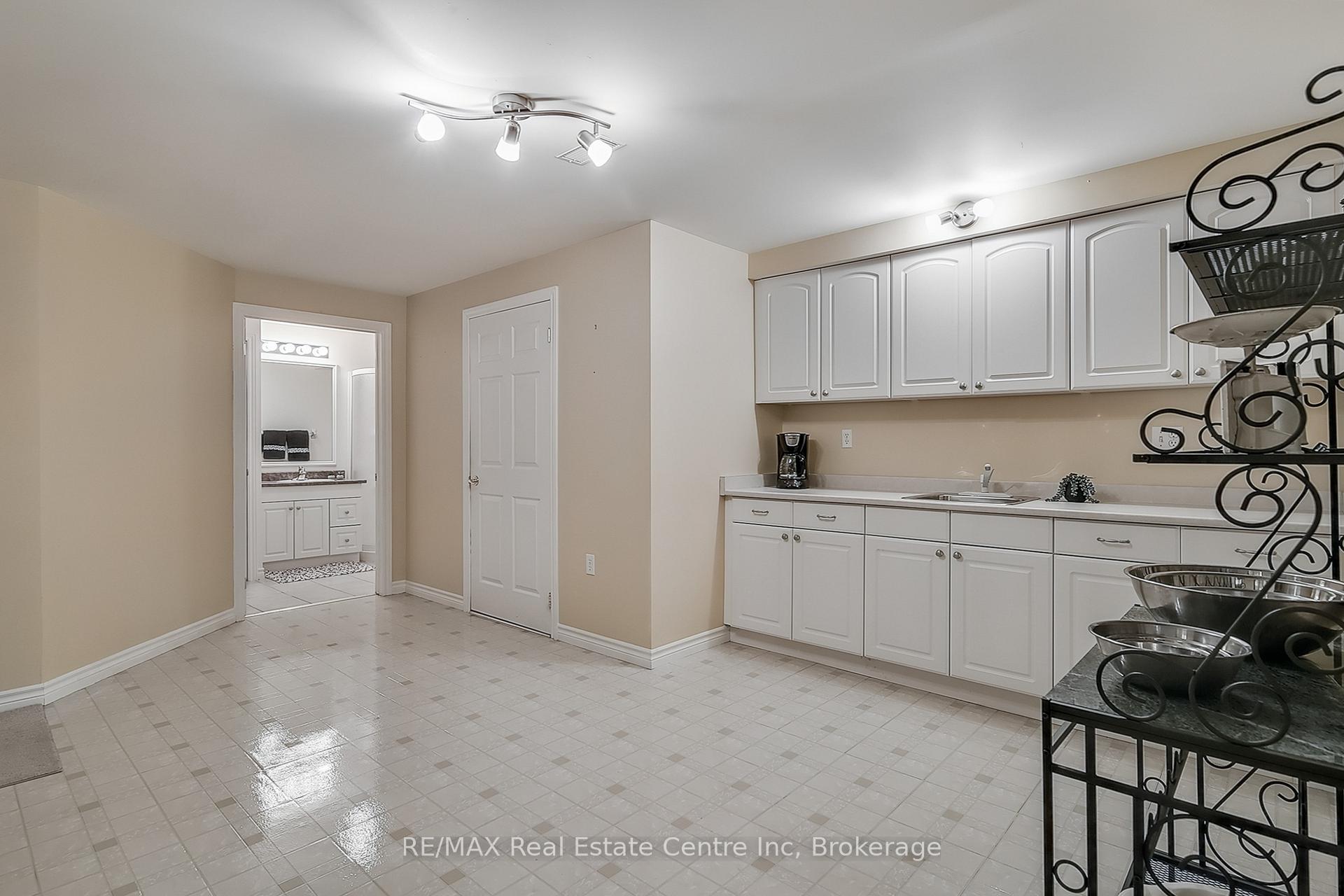 Photo 34 of 19 Terraview Crescent, Guelph, Kortright West — HOMEH