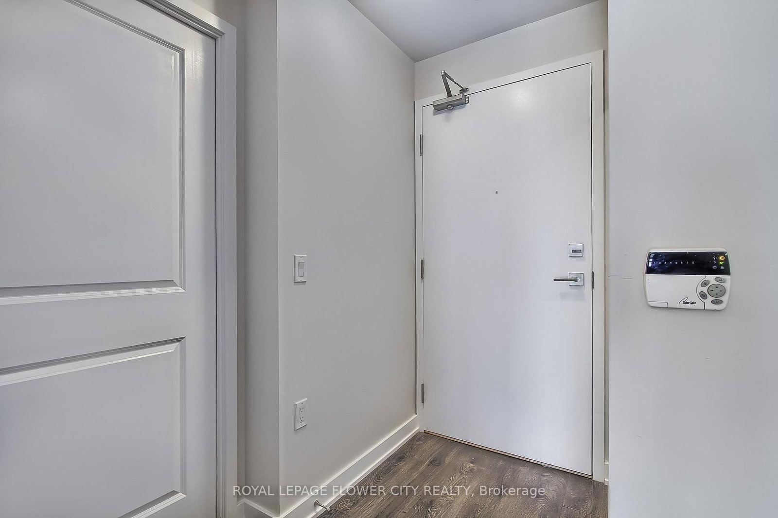 Photo 5 of Unit 1806, 75 Oneida Cres, Richmond Hill, Langstaff — HOMEH