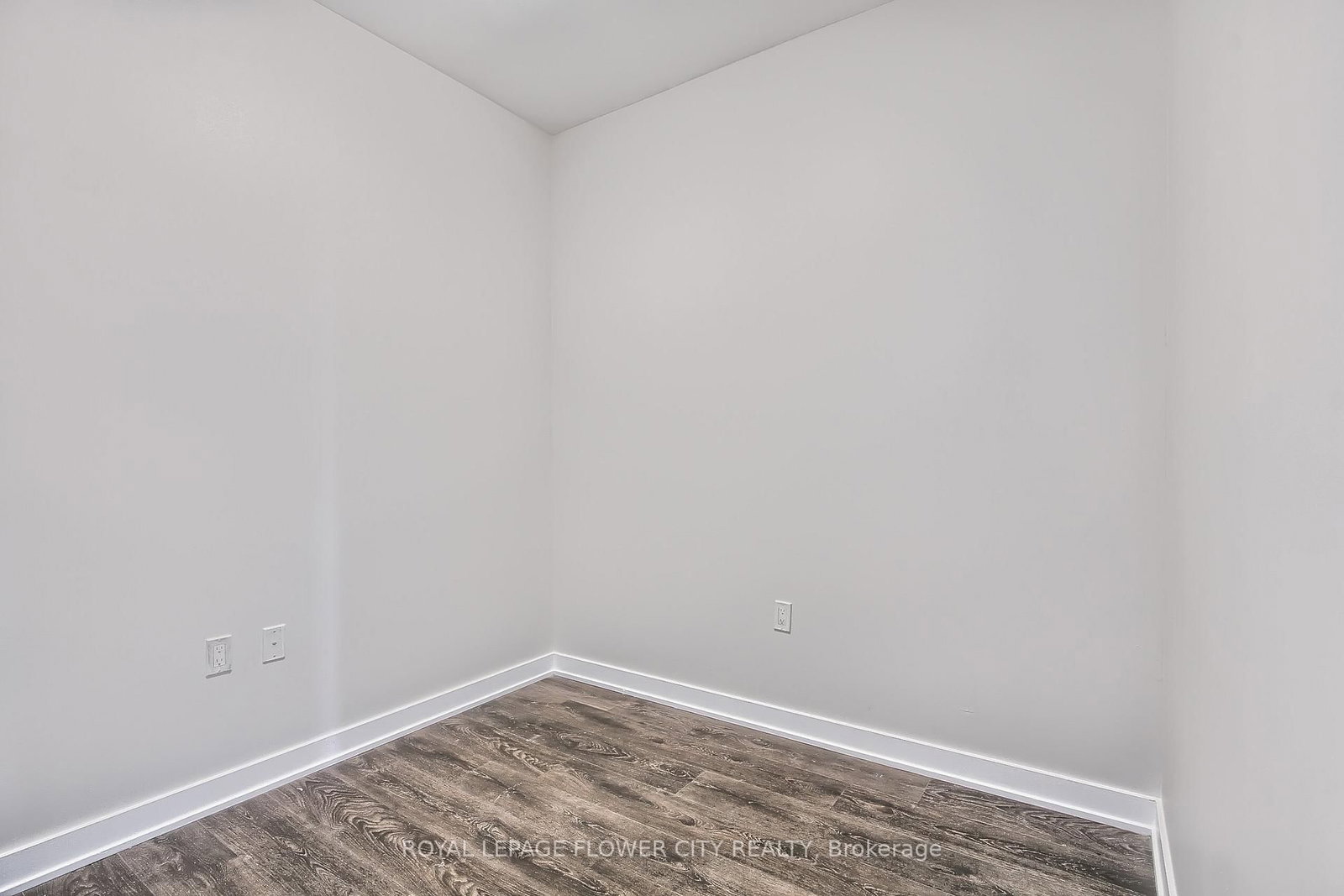 Photo 7 of Unit 1806, 75 Oneida Cres, Richmond Hill, Langstaff — HOMEH