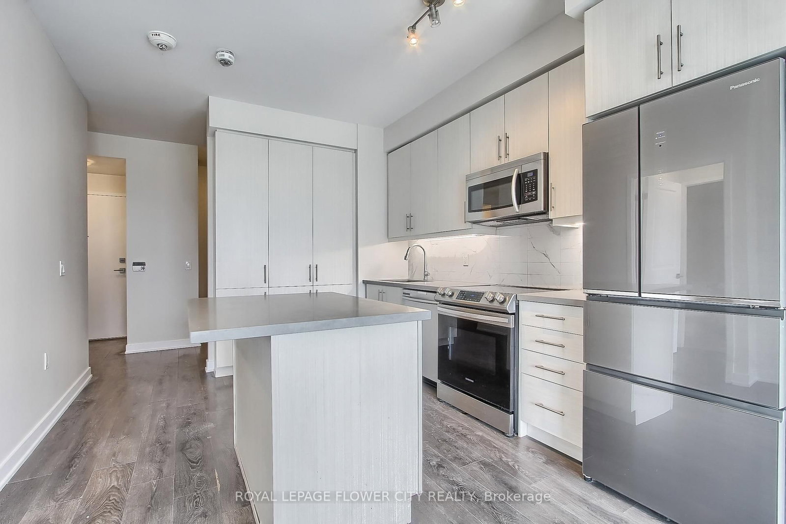Photo 9 of Unit 1806, 75 Oneida Cres, Richmond Hill, Langstaff — HOMEH