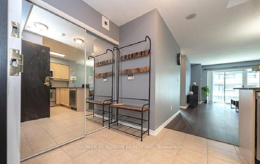 Photo 8 of Unit 708, 185 Oneida Cres, Richmond Hill, Langstaff — HOMEH