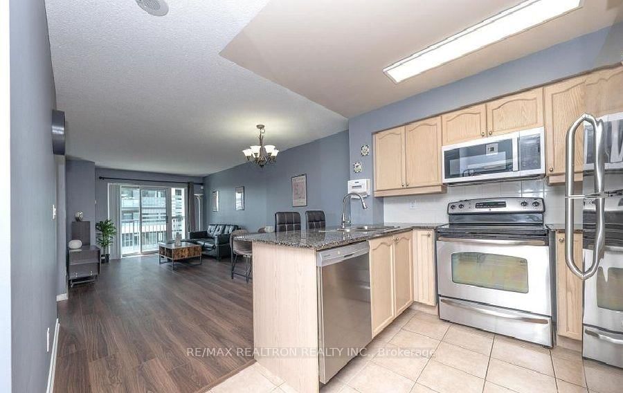 Photo 4 of Unit 708, 185 Oneida Cres, Richmond Hill, Langstaff — HOMEH