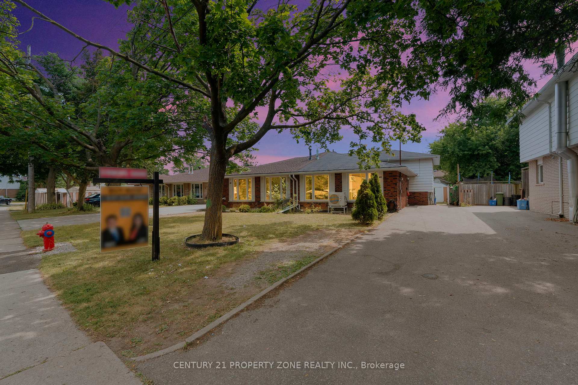 Photo 2 of 138 Berkindale Drive, Hamilton, Riverdale — HOMEH