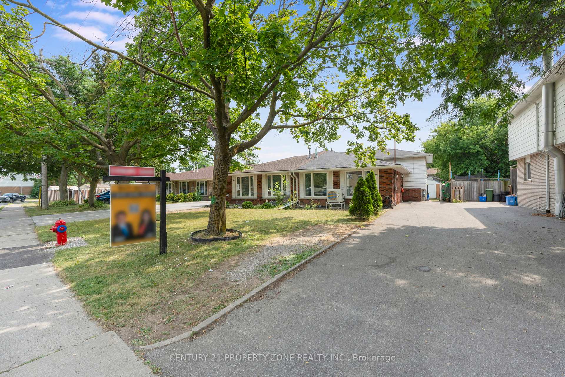 Photo 3 of 138 Berkindale Drive, Hamilton, Riverdale — HOMEH
