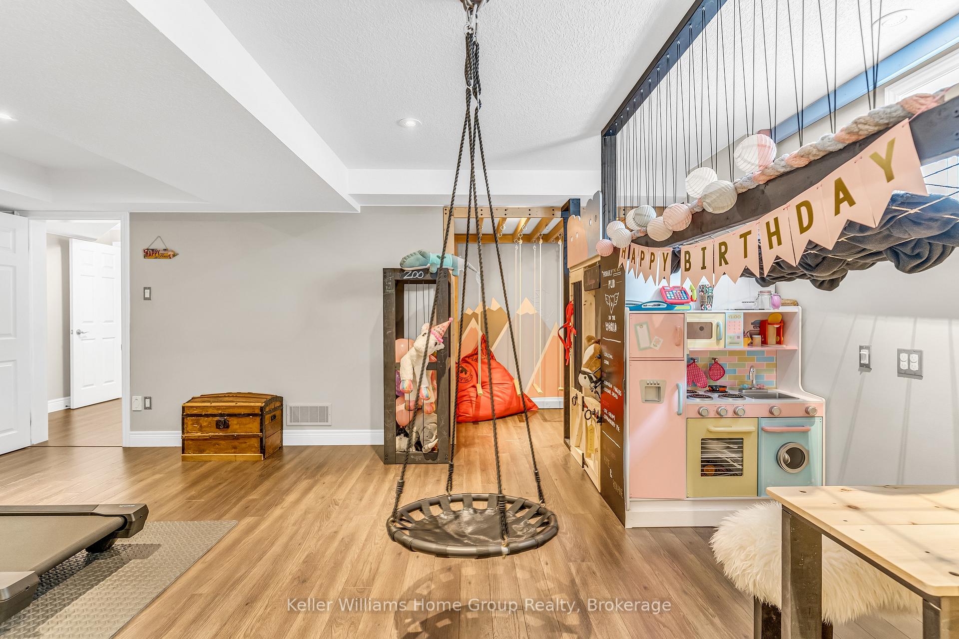 Photo 35 of 10 Bright Lane, Guelph, Pineridge/Westminster Woods — HOMEH