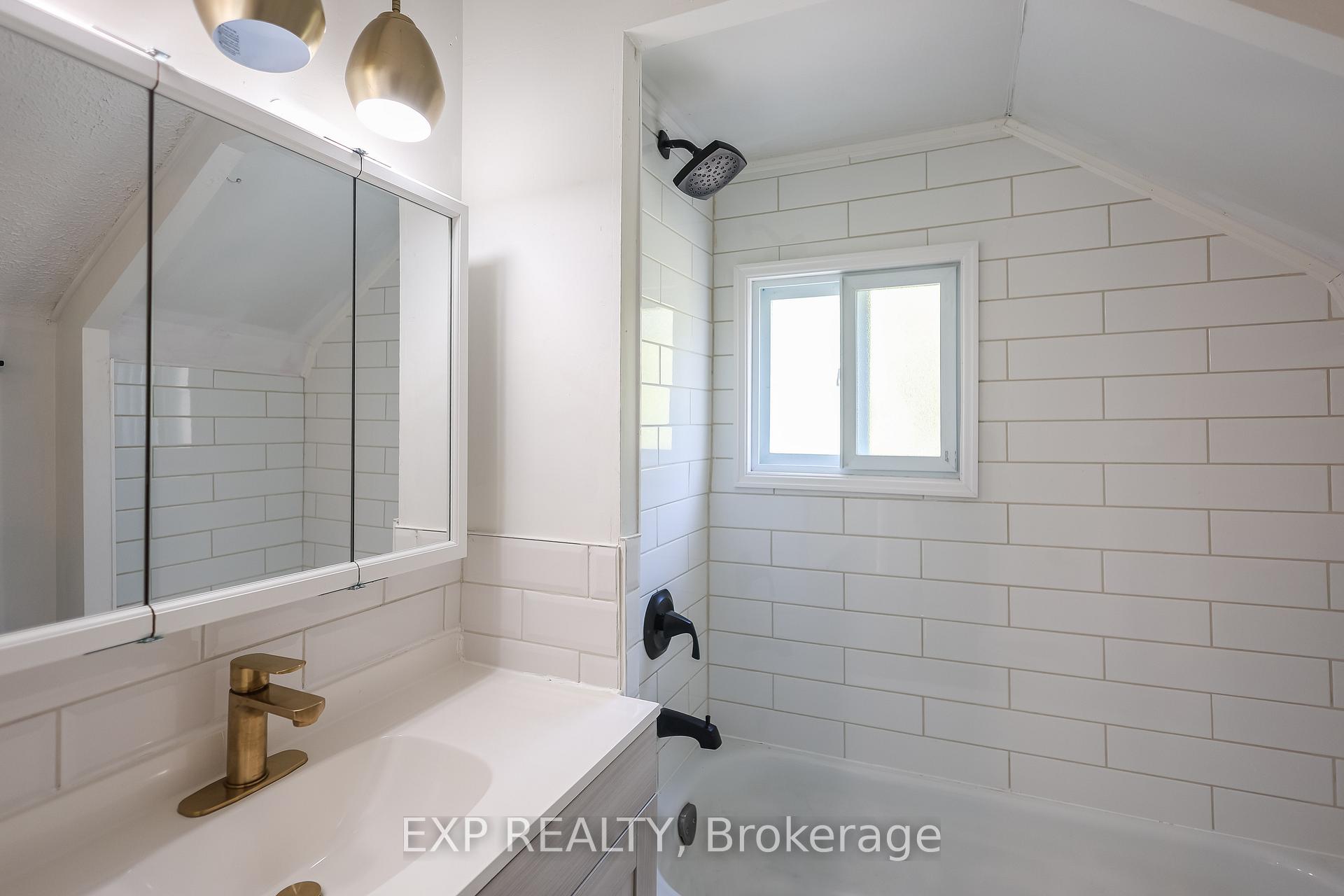 Photo 11 of 1275 Cannon Street E, Hamilton, Crown Point — HOMEH