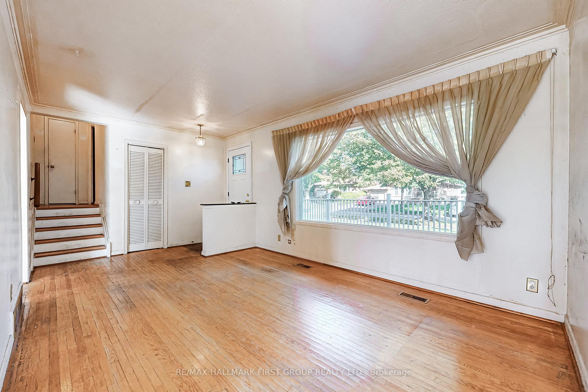 Photo 11 of 14 Heatherwood Road, Ajax, South East — HOMEH