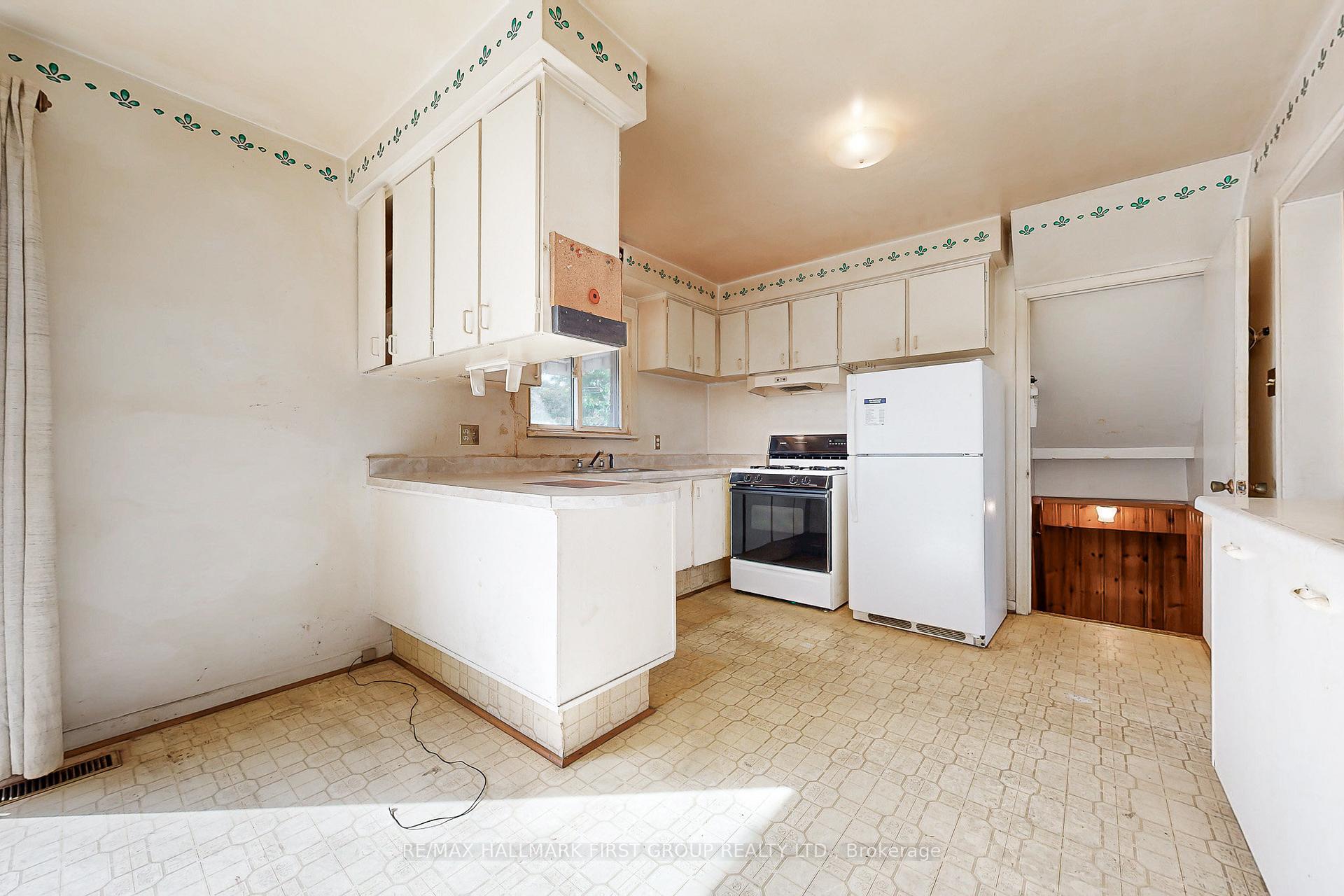 Photo 7 of 14 Heatherwood Road, Ajax, South East — HOMEH