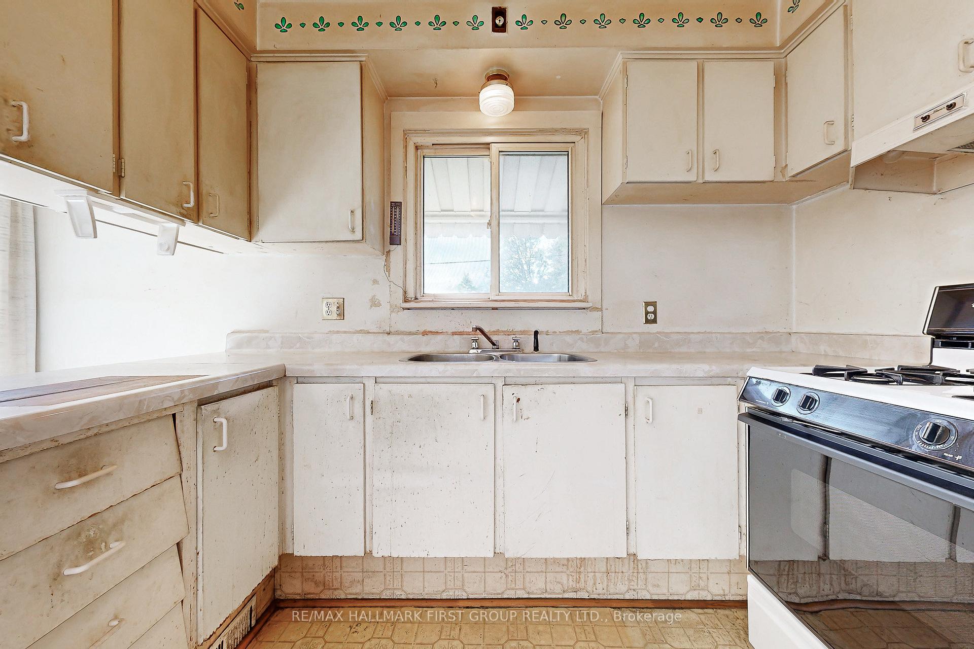 Photo 8 of 14 Heatherwood Road, Ajax, South East — HOMEH