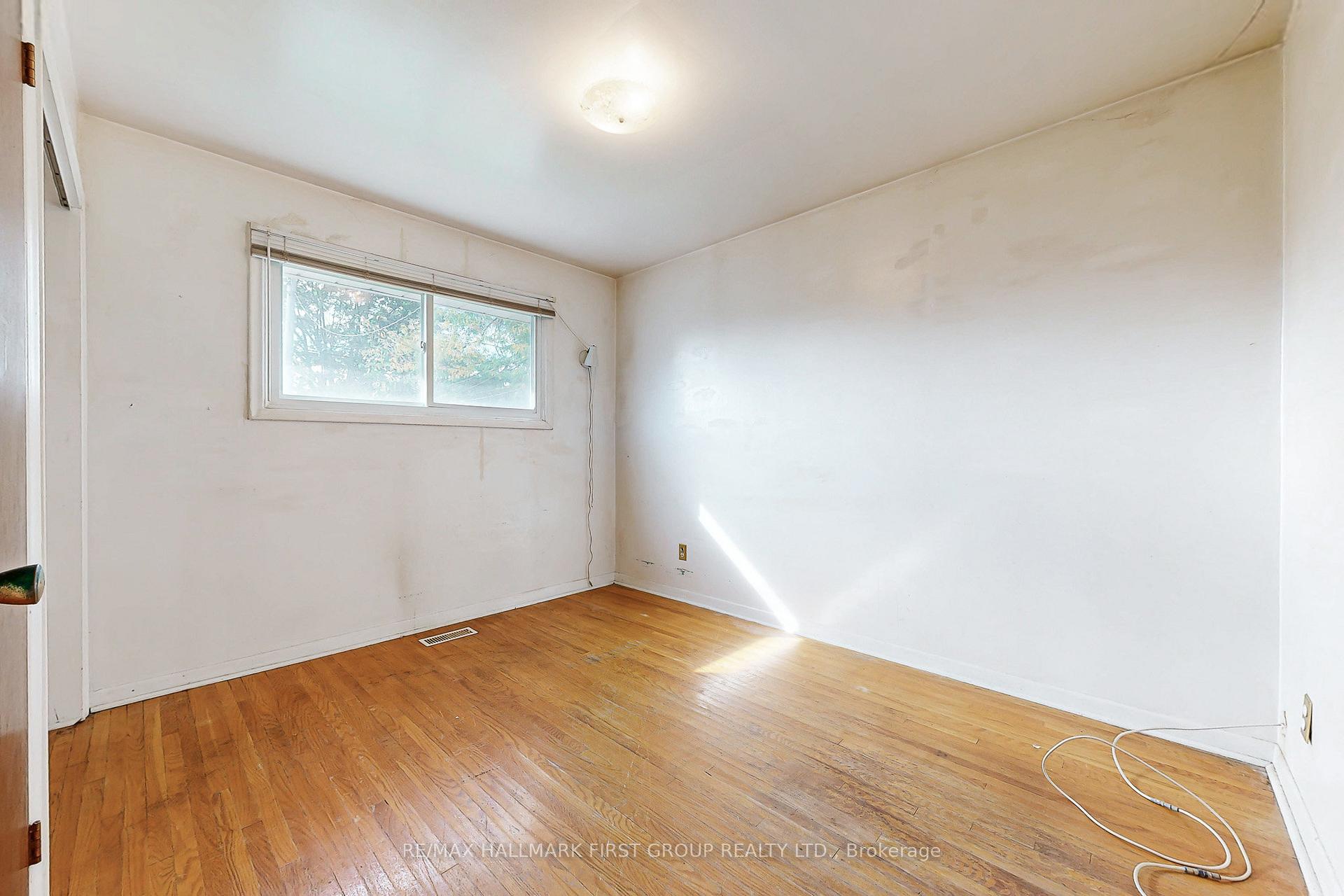 Photo 9 of 14 Heatherwood Road, Ajax, South East — HOMEH