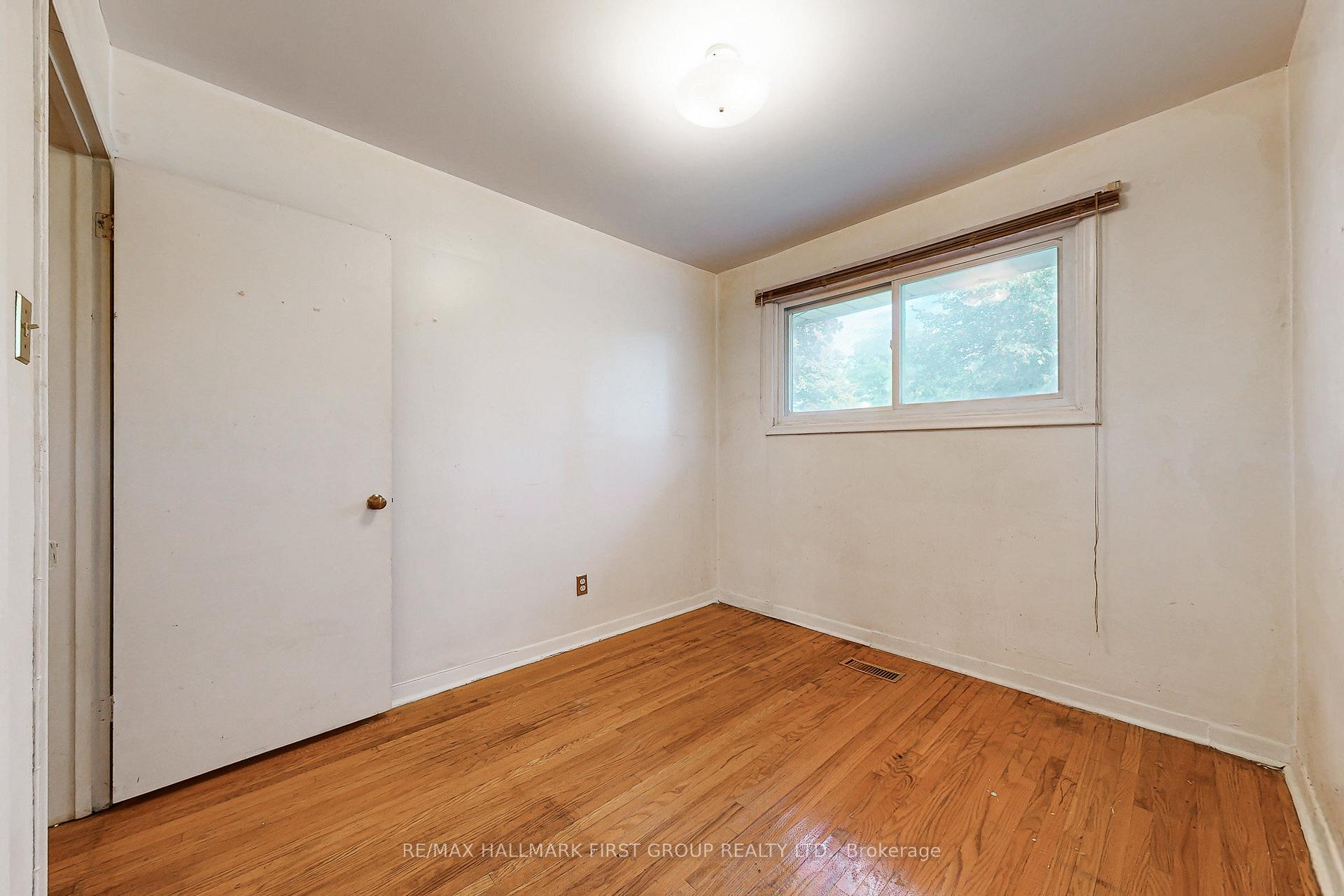 Photo 15 of 14 Heatherwood Road, Ajax, South East — HOMEH