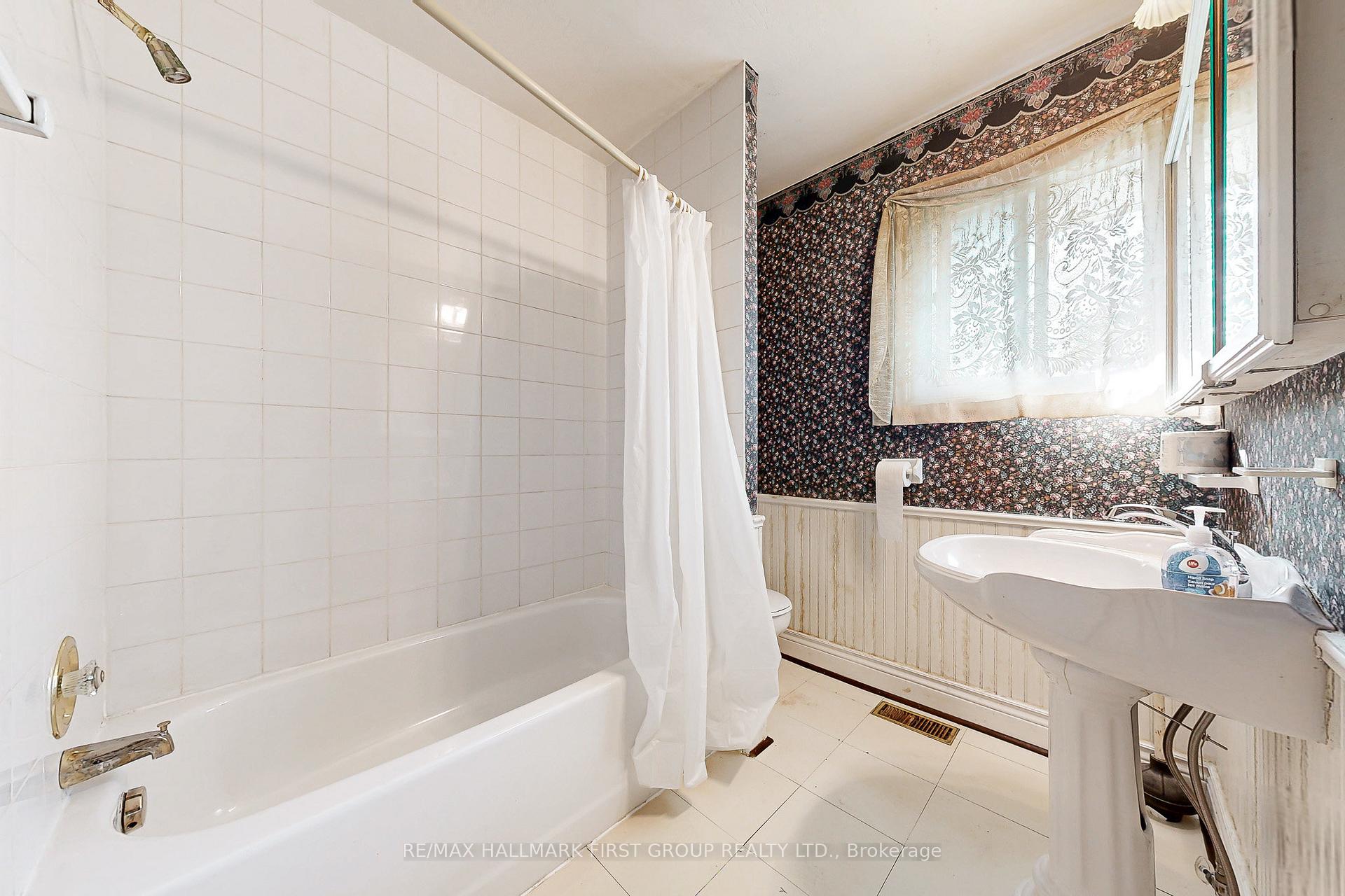 Photo 18 of 14 Heatherwood Road, Ajax, South East — HOMEH