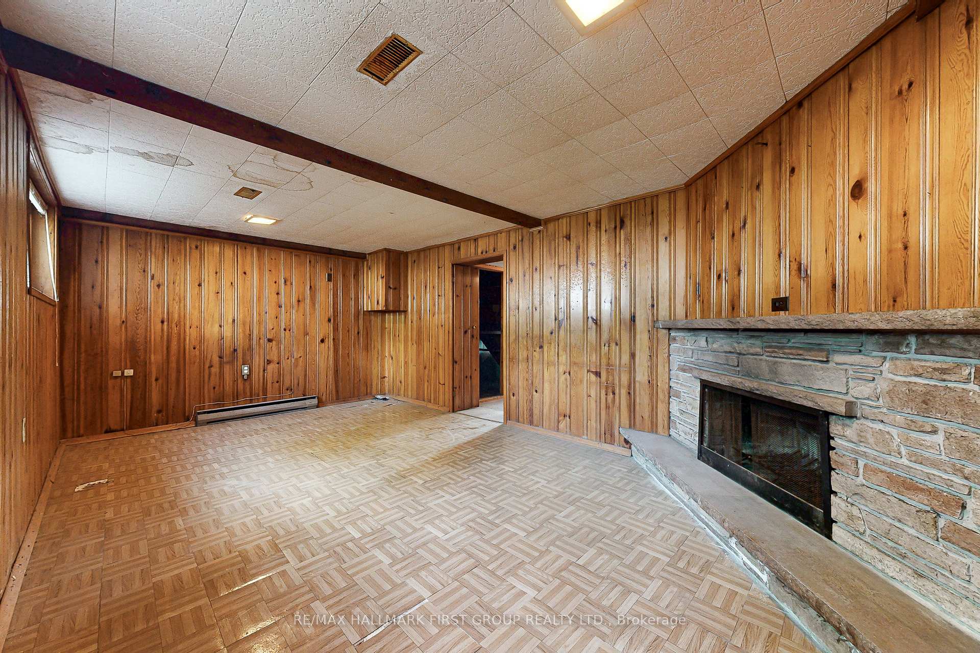 Photo 33 of 14 Heatherwood Road, Ajax, South East — HOMEH