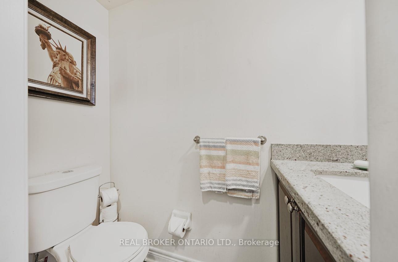 Photo 34 of 39 Woodroof Crescent, Aurora, Bayview Wellington — HOMEH