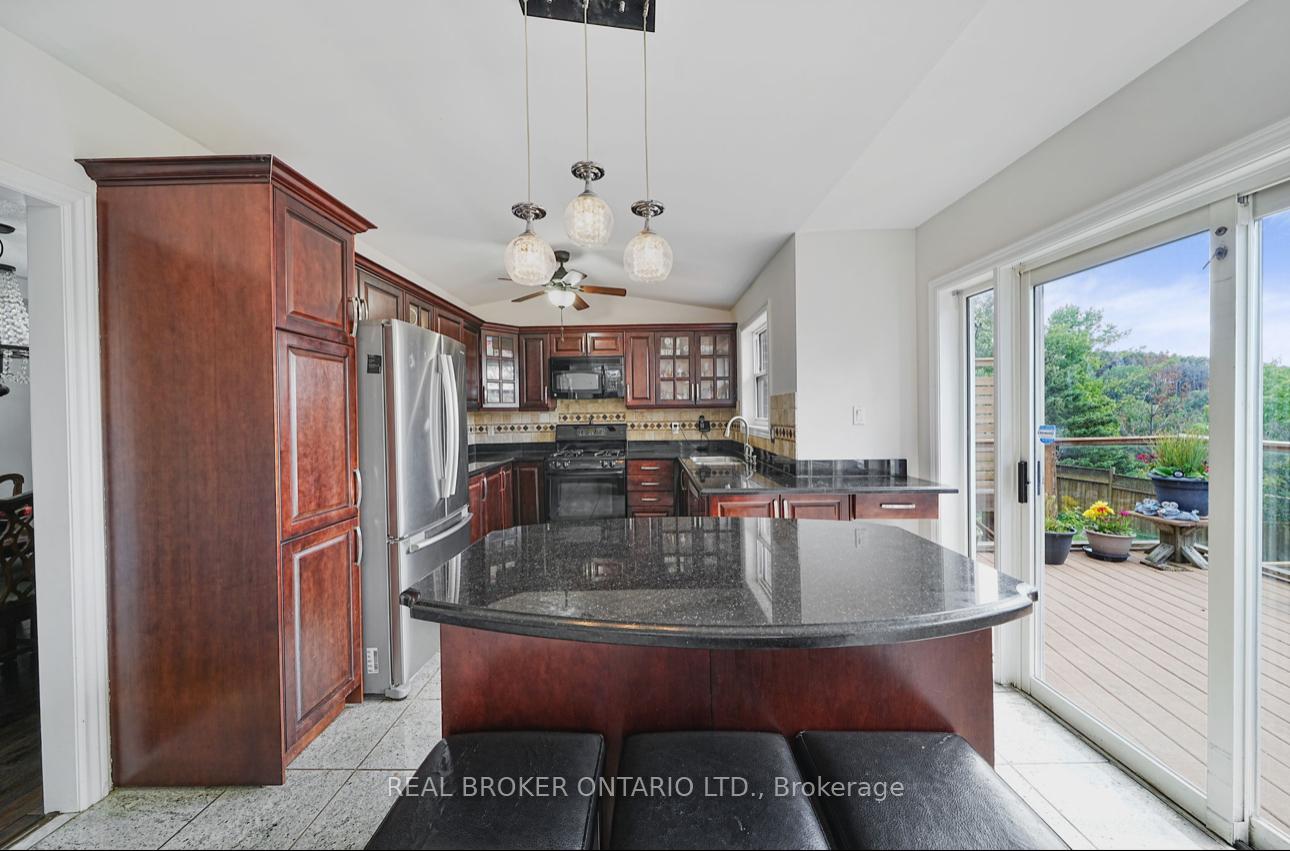 Photo 21 of 39 Woodroof Crescent, Aurora, Bayview Wellington — HOMEH