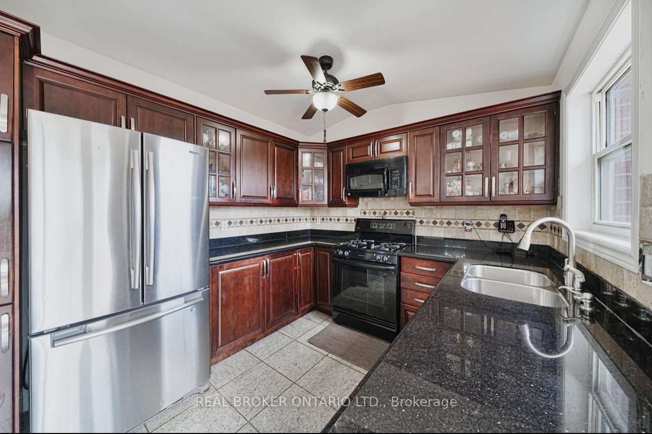 Photo 9 of 39 Woodroof Crescent, Aurora, Bayview Wellington — HOMEH