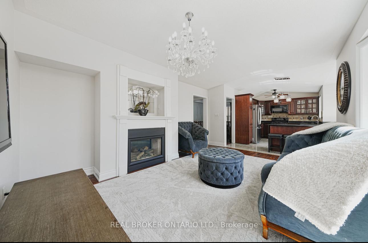 Photo 10 of 39 Woodroof Crescent, Aurora, Bayview Wellington — HOMEH