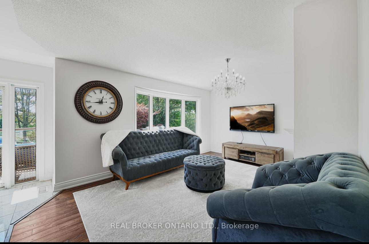 Photo 12 of 39 Woodroof Crescent, Aurora, Bayview Wellington — HOMEH