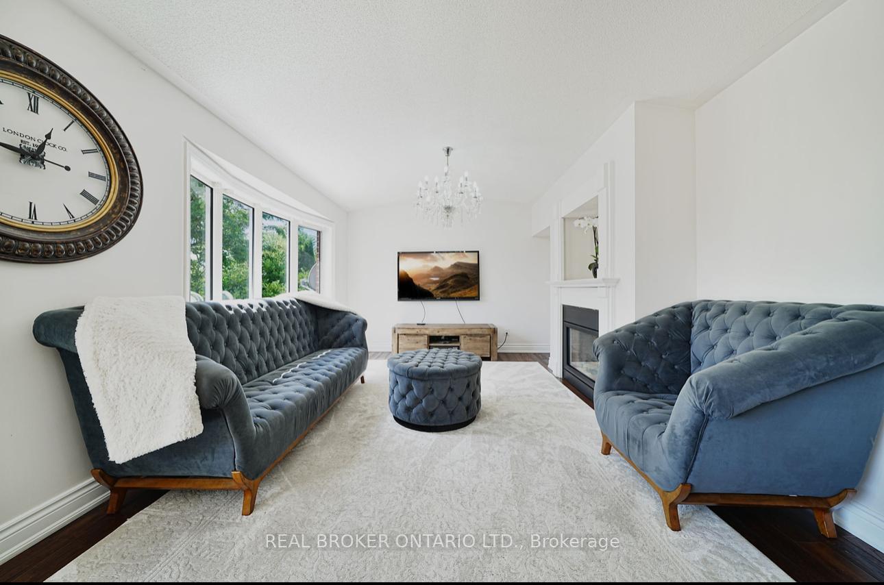 Photo 15 of 39 Woodroof Crescent, Aurora, Bayview Wellington — HOMEH