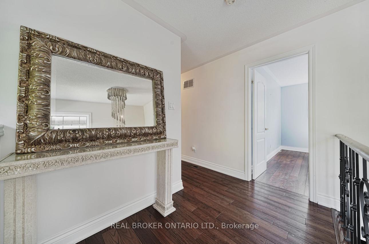 Photo 24 of 39 Woodroof Crescent, Aurora, Bayview Wellington — HOMEH