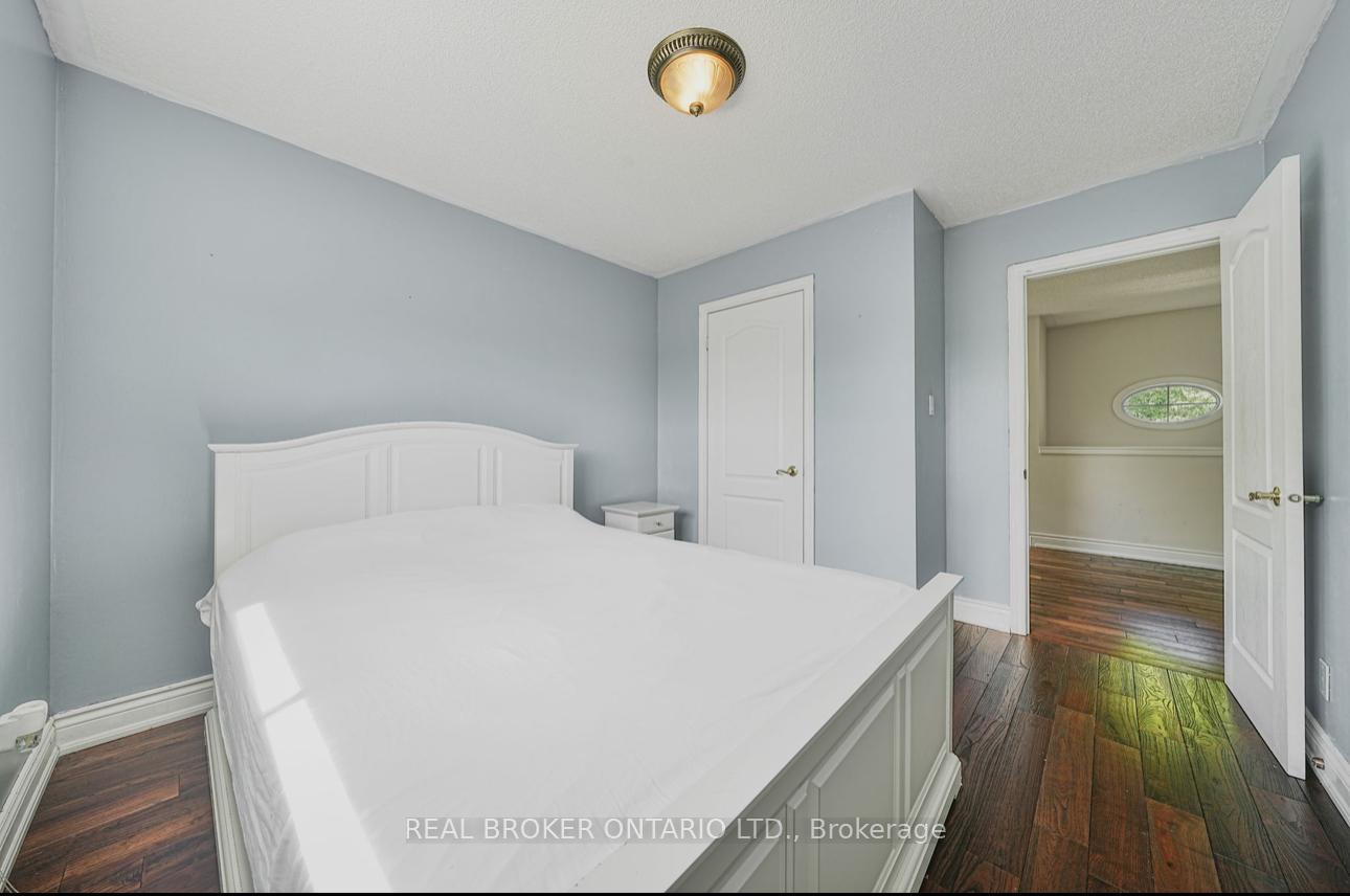 Photo 17 of 39 Woodroof Crescent, Aurora, Bayview Wellington — HOMEH