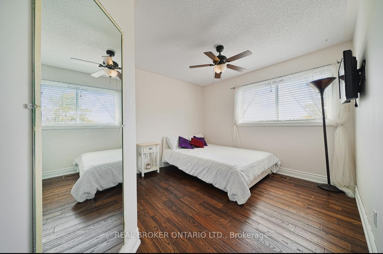 Photo 16 of 39 Woodroof Crescent, Aurora, Bayview Wellington — HOMEH