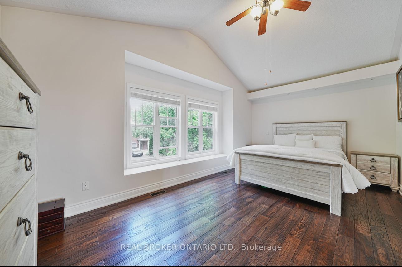 Photo 19 of 39 Woodroof Crescent, Aurora, Bayview Wellington — HOMEH