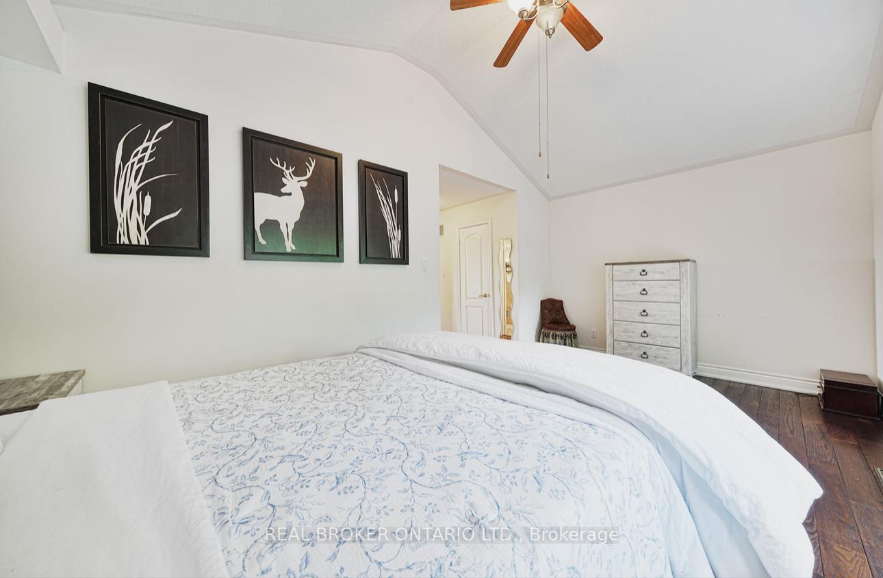Photo 20 of 39 Woodroof Crescent, Aurora, Bayview Wellington — HOMEH