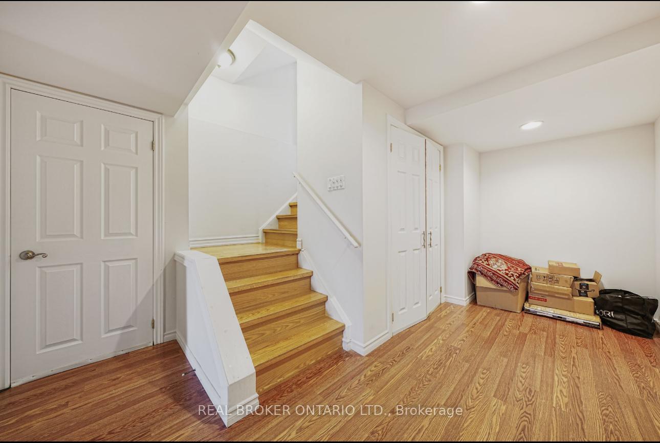Photo 30 of 39 Woodroof Crescent, Aurora, Bayview Wellington — HOMEH