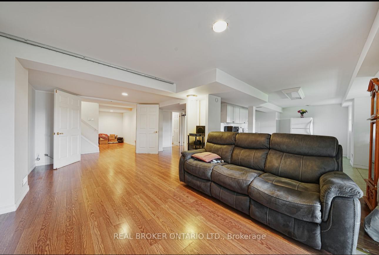 Photo 29 of 39 Woodroof Crescent, Aurora, Bayview Wellington — HOMEH