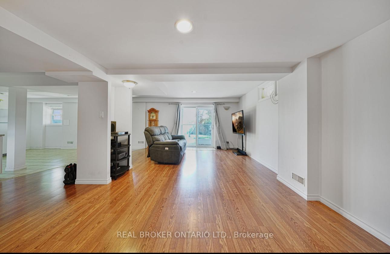 Photo 37 of 39 Woodroof Crescent, Aurora, Bayview Wellington — HOMEH