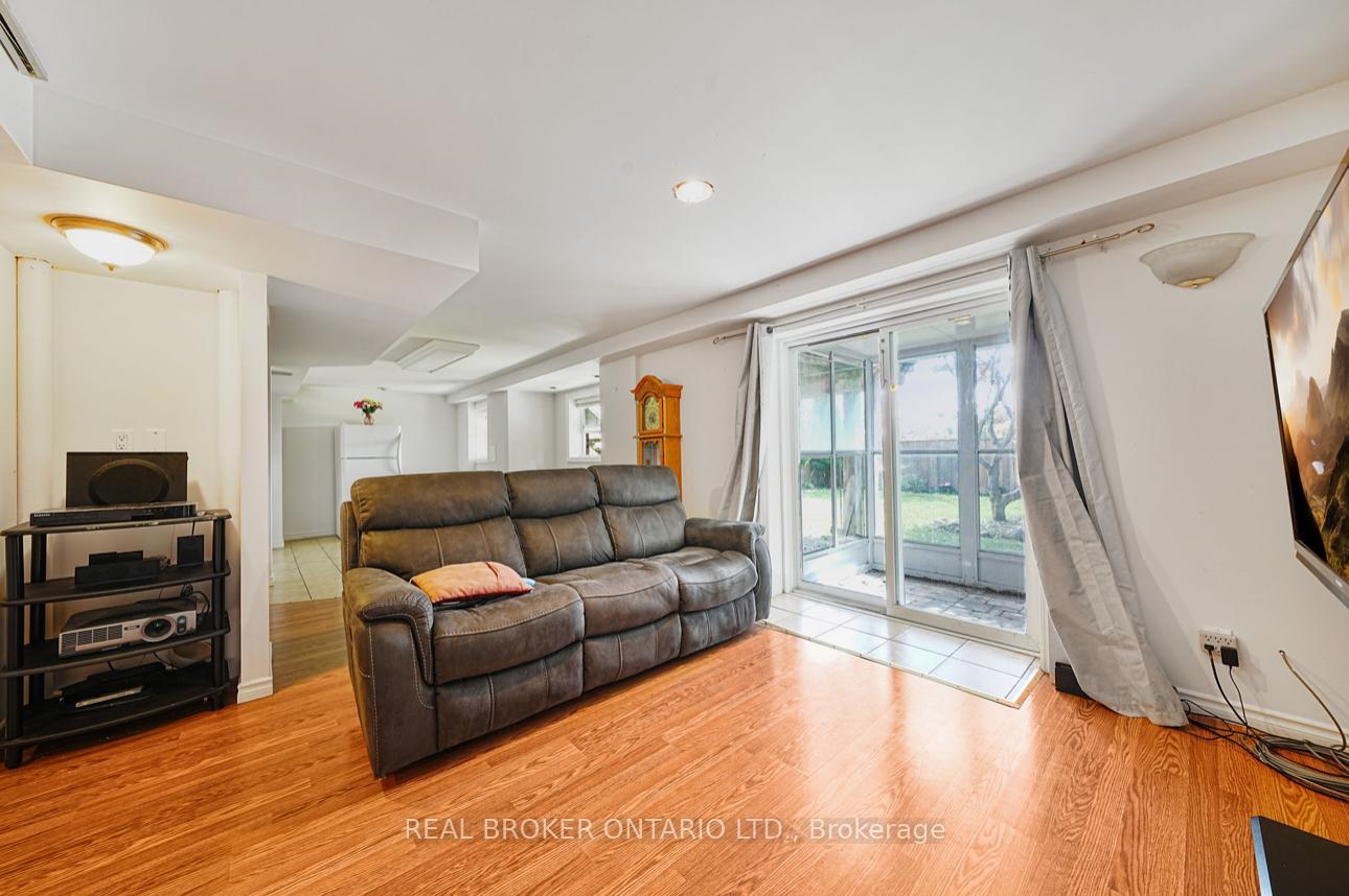 Photo 38 of 39 Woodroof Crescent, Aurora, Bayview Wellington — HOMEH