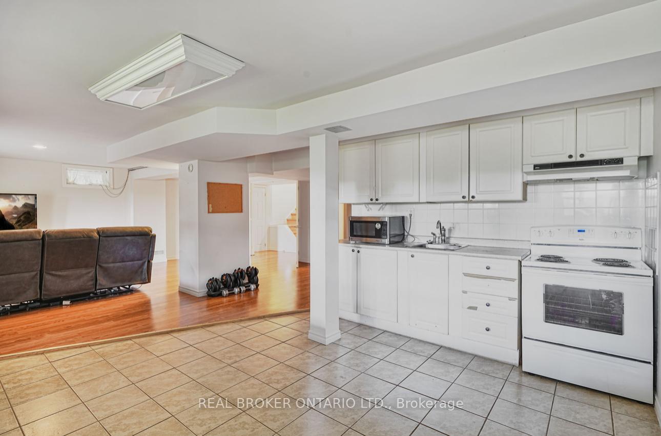 Photo 31 of 39 Woodroof Crescent, Aurora, Bayview Wellington — HOMEH