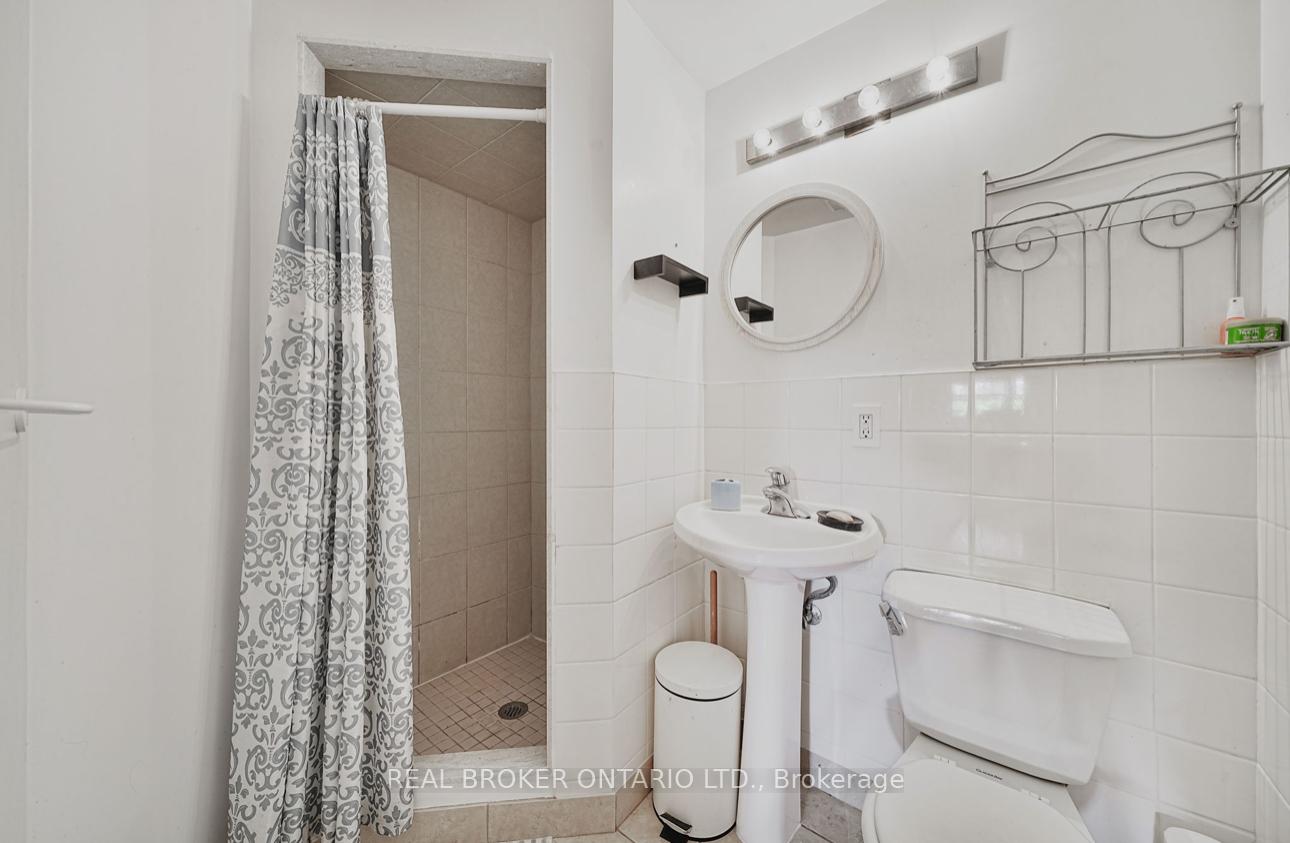 Photo 33 of 39 Woodroof Crescent, Aurora, Bayview Wellington — HOMEH